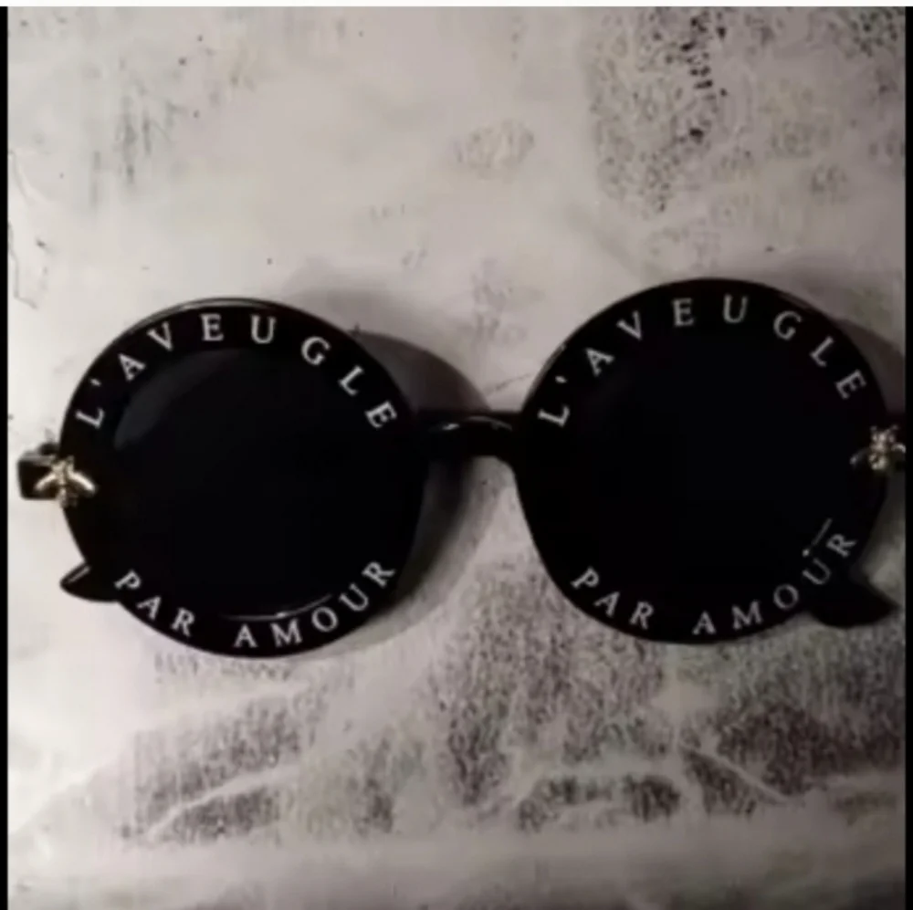 boutique stylish bold